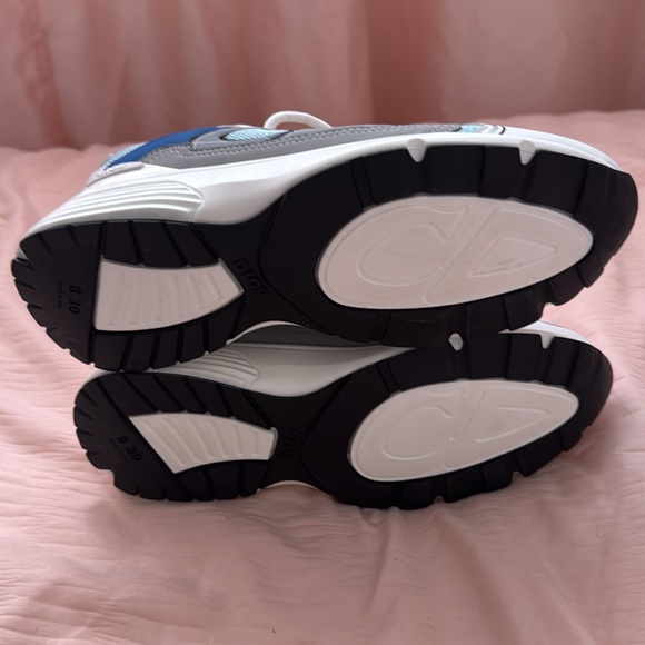 worn once but are too big - Picture 2 of 3